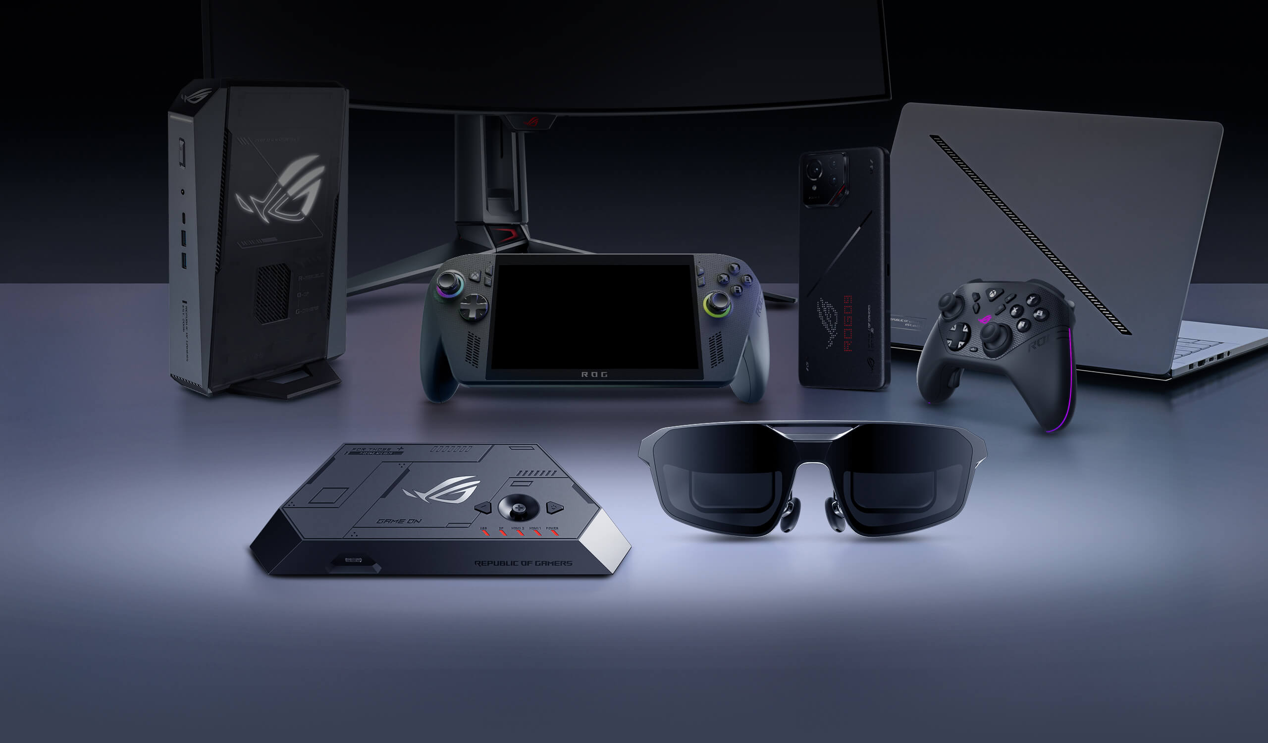 Показаны все игровые продукты ROG: очки ROG R1 Gaming Glasses, ROG Control Dock, мини-ПК ROG NUC, игровой монитор ROG, портативная консоль ROG Xbox Ally, геймпад ROG Xbox Controller, смартфон ROG Phone и ноутбук ROG Zephyrus